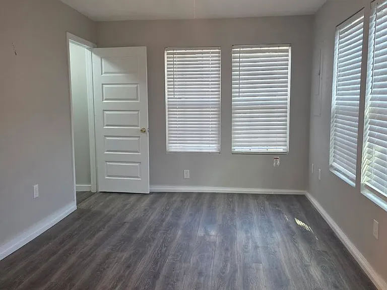 517 N Main St — Photo 10