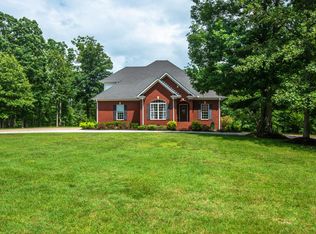 325 Long Meadow Ln, Mcewen, TN 37101