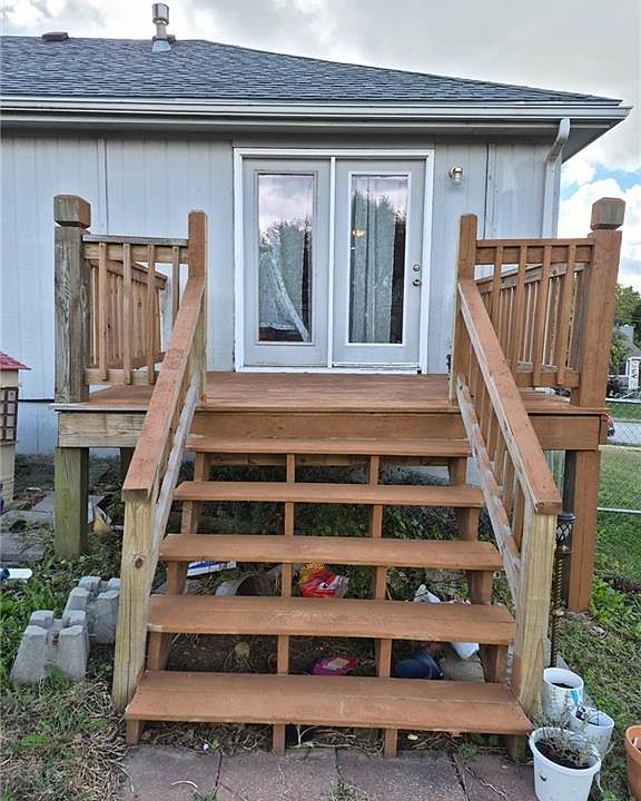 2nd image of 2412 Pearson Cir