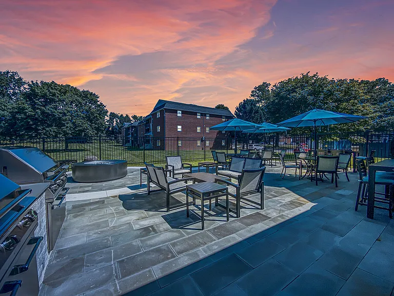 550 S Dupont Pkwy — Photo 36