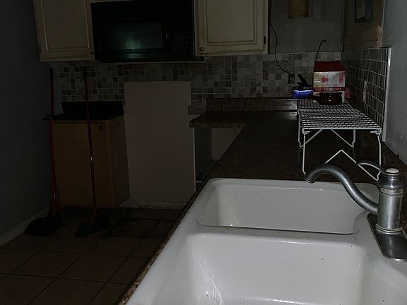 4th image of 846 E Flag Ln