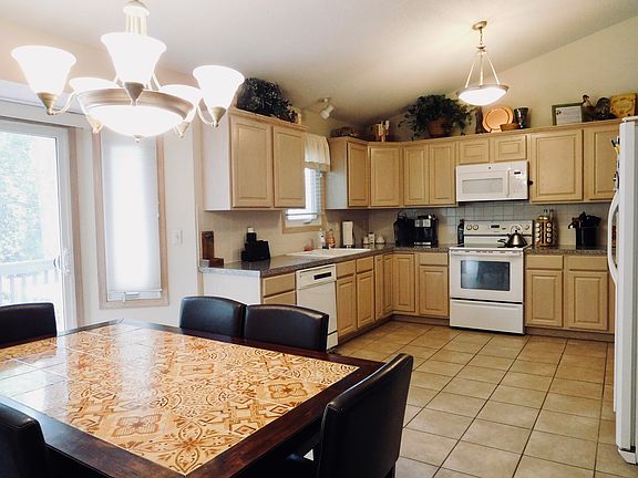 Dining Room & Kitchen