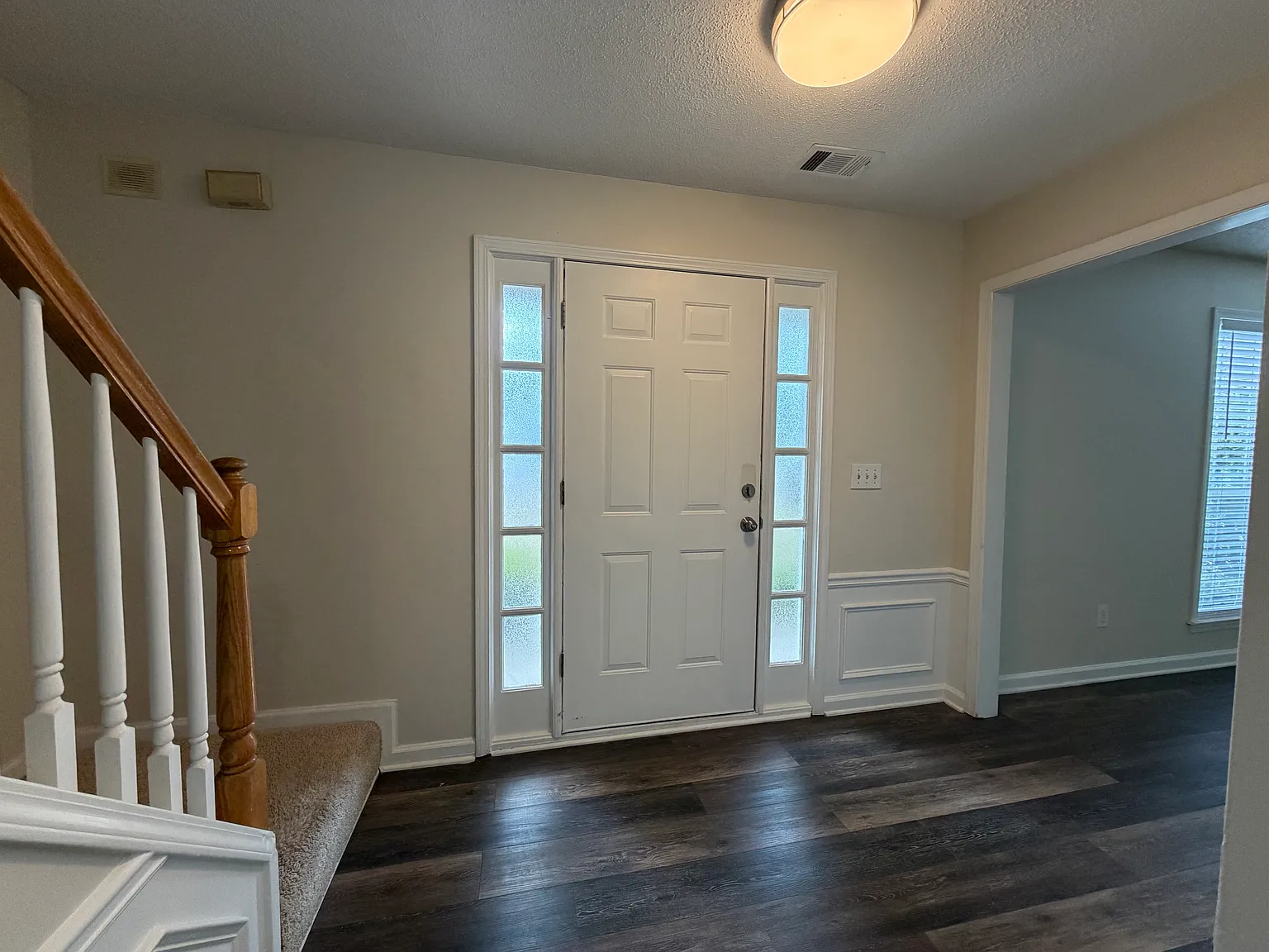 4 bed, 3.5 bath, 2700 sqft, $3,000 — Photo 2