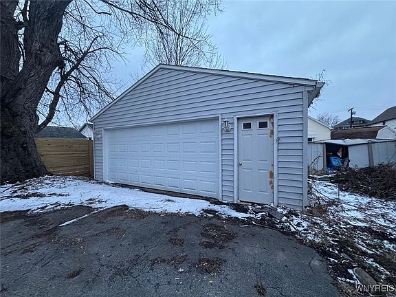 5th image of 73 Marlowe Ave