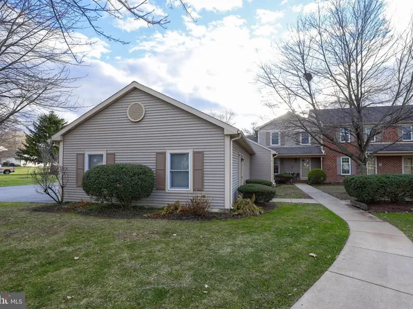 42 Ashlea Vlg, New Holland, PA 17557
