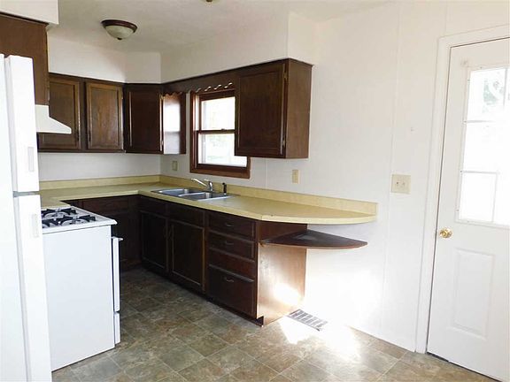 4th image of 7609 Scott Ln