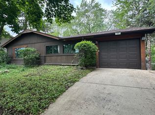 60 Pleasant St, Hoffman Estates, IL 60169