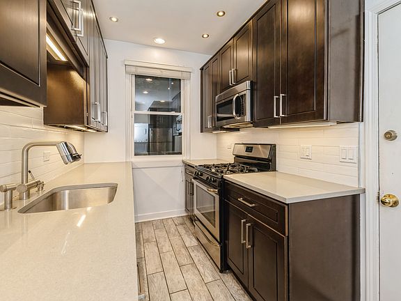 4th image of 1327 W Addison St APT 2B