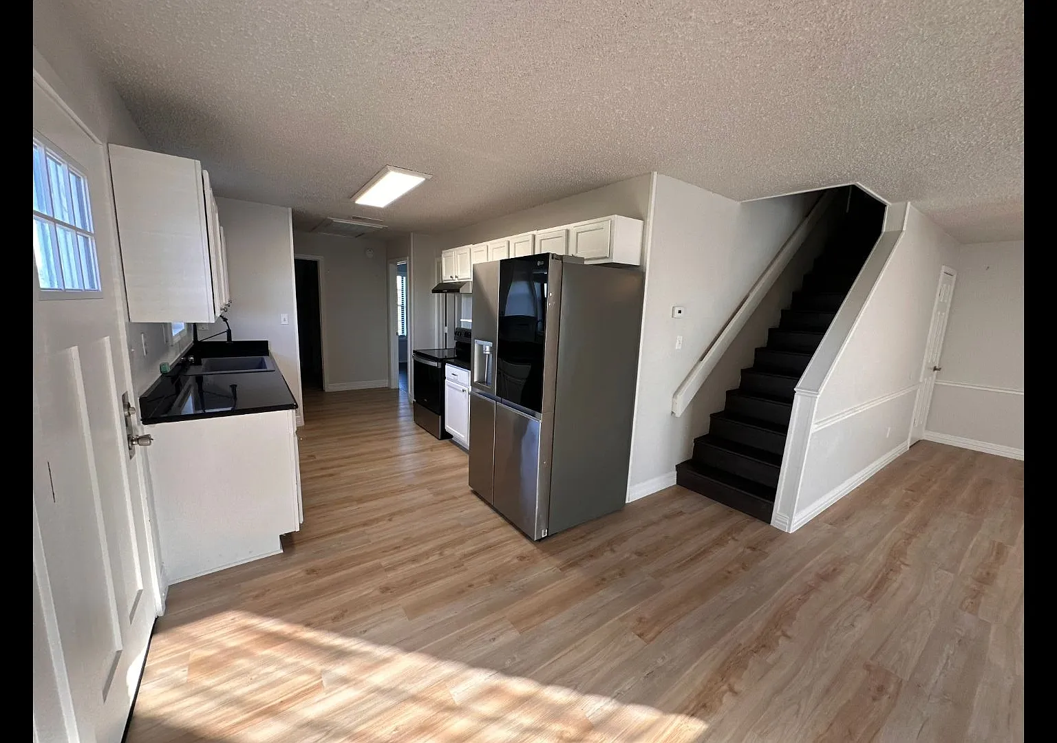 3 bed, 1.0 bath, 1300 sqft, $1,800 — Photo 1