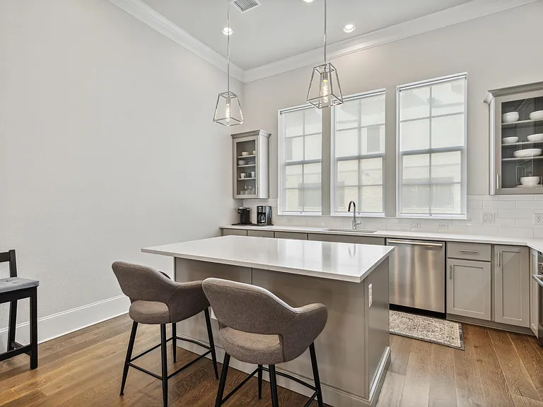 626 Dalton Ln — Photo 11