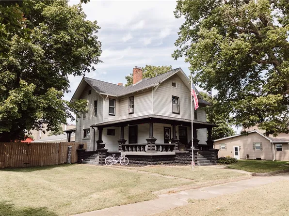 307 N Locust St, Assumption, IL 62510