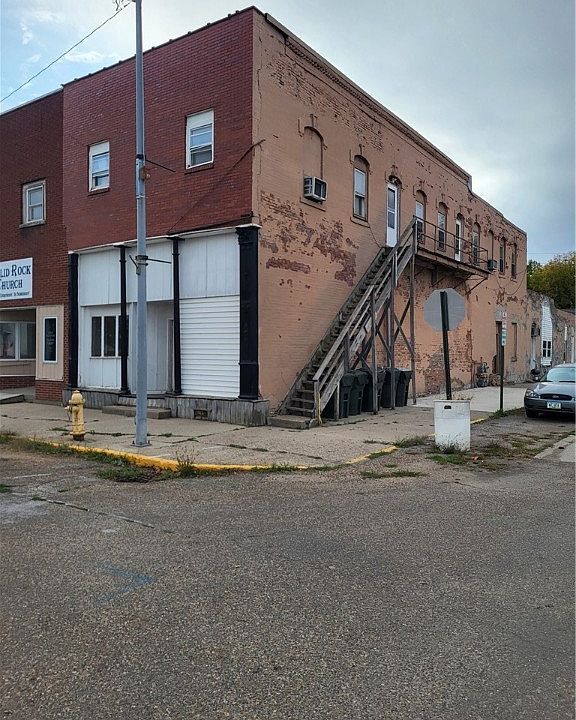 2nd image of 126 N Commerce St