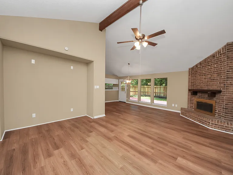 15 Brentwood Oaks Ct — Photo 8