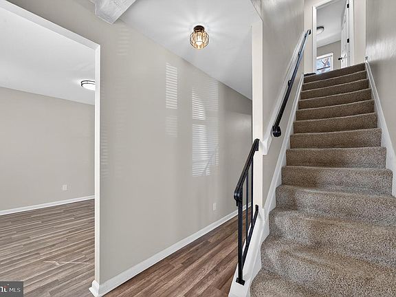 5th image of 7 Teal Cir