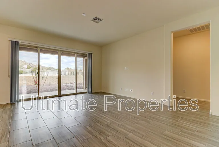18526 W Desert Trumpet Rd — Photo 5