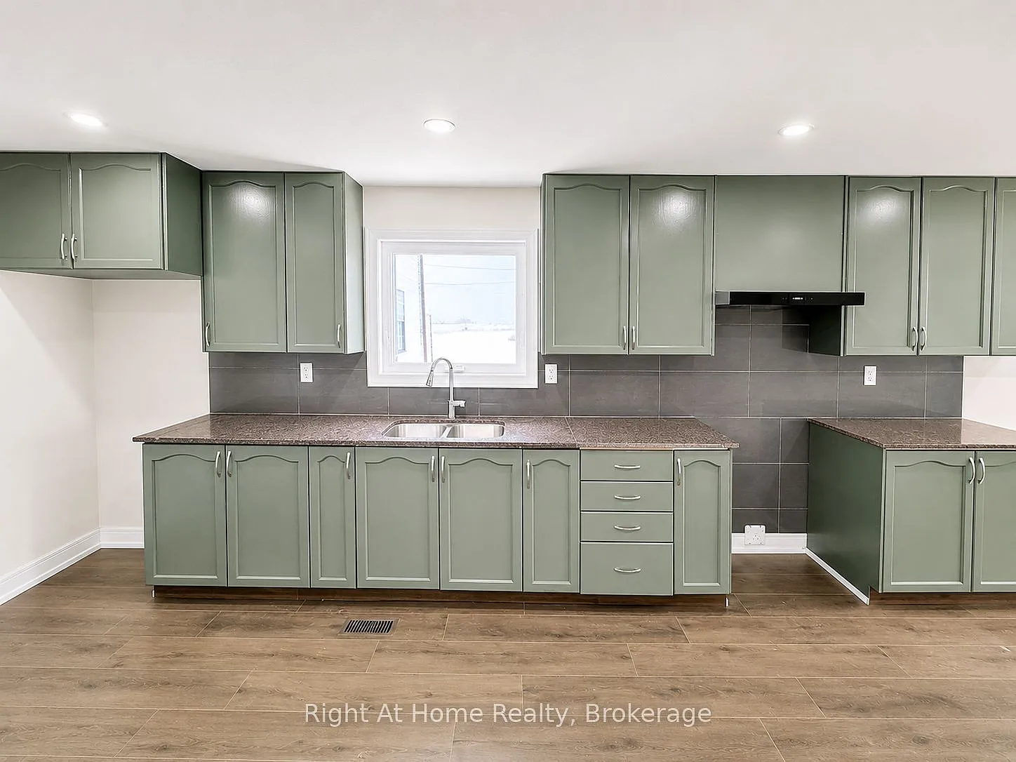 3 bed, $2,500 — Photo 3