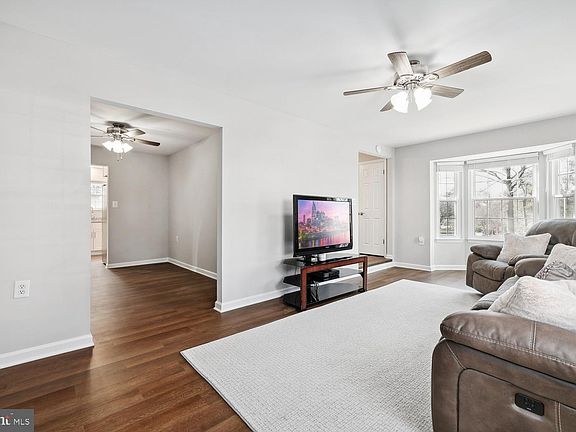 3rd image of 10877 Stone Hill Ln