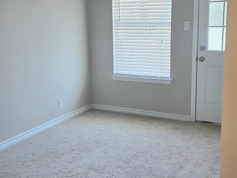 1701 Brokenshoe Dr — Photo 20