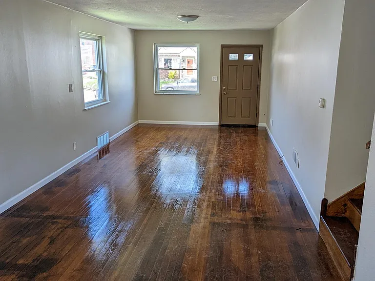 233 Cook Ave — Photo 2