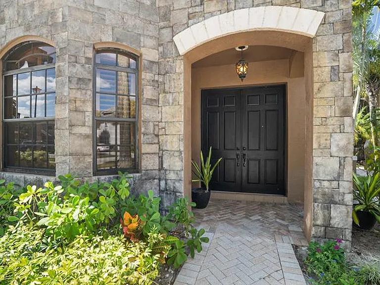 3483 Collonade Dr — Photo 11