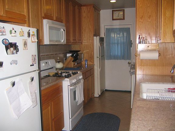 2nd image of 1134 N Buena Vista St