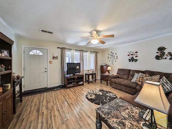 3rd image of 5 Wood Dr
