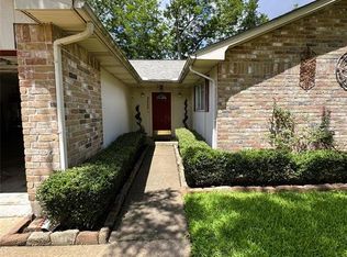 2802 Old Fort Rd, Sugar Land, TX 77479