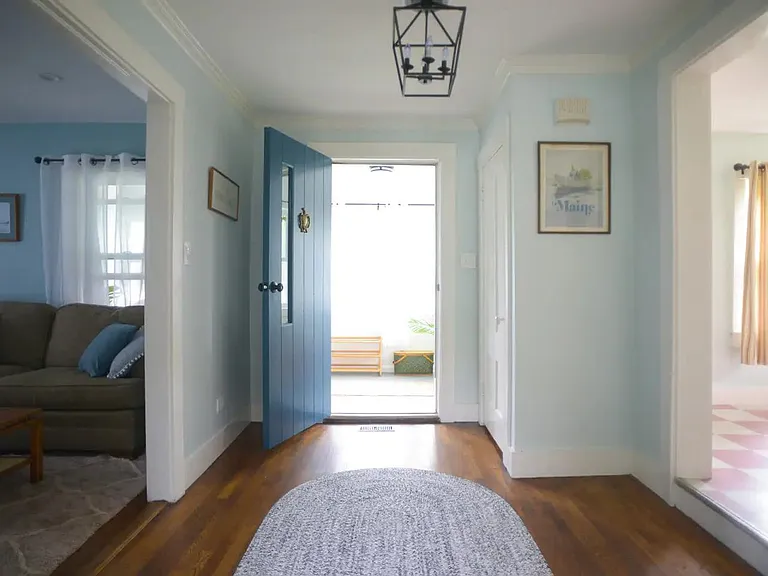 254 Middle Rd — Photo 2