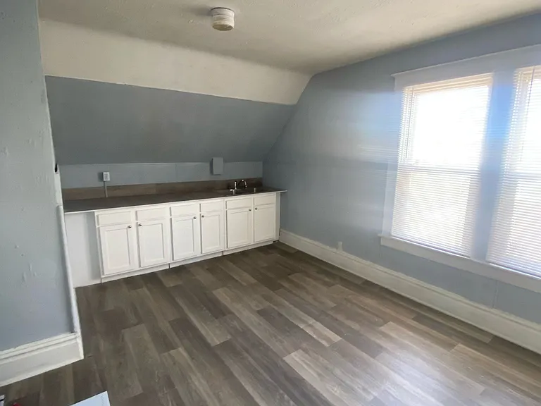 43 Allens Ave — Photo 10