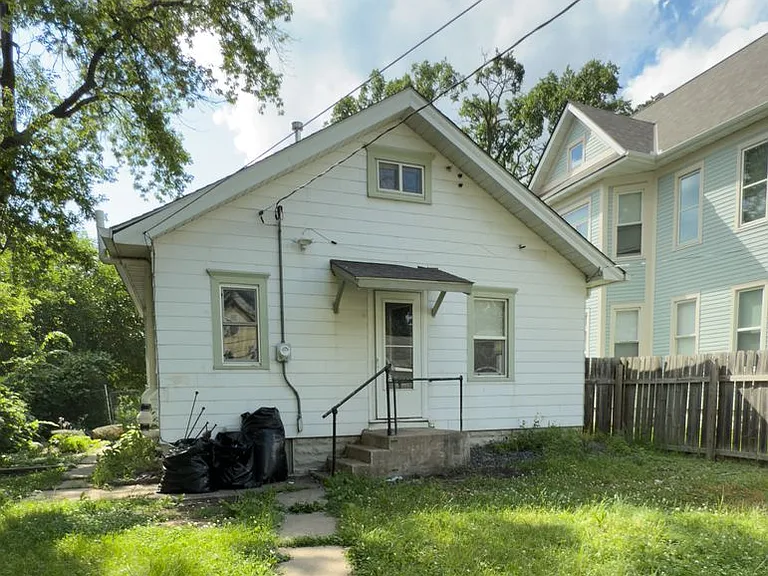 2614 Dupont Ave N — Photo 25
