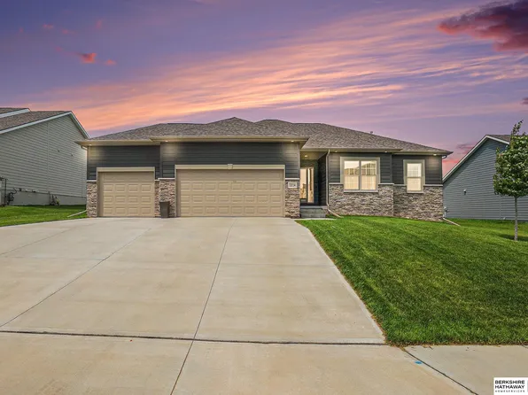 12114 S 111th St, Papillion, NE 68046