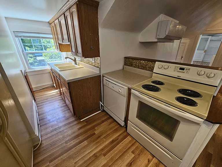 1304 W 50th St #2 — Photo 12