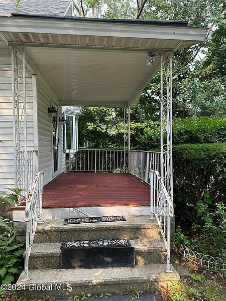 3rd image of 101 Saratoga Road