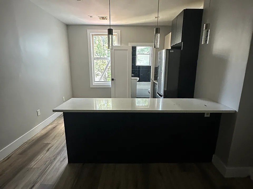 1164 Summit Ave #2LL