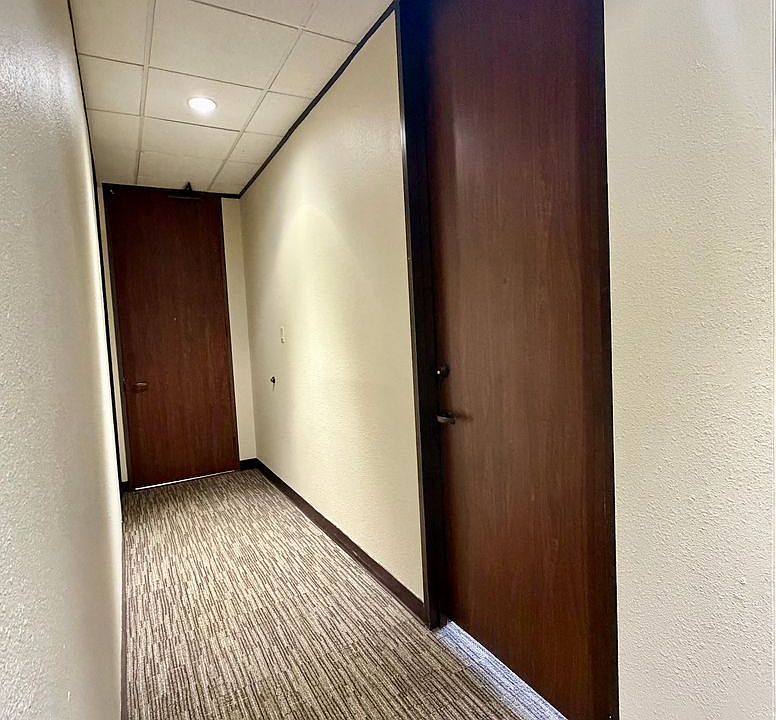 2nd image of 2929 Mossrock Suite 108