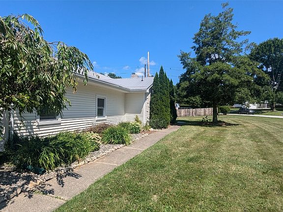 3rd image of 3545 Breezeway Dr