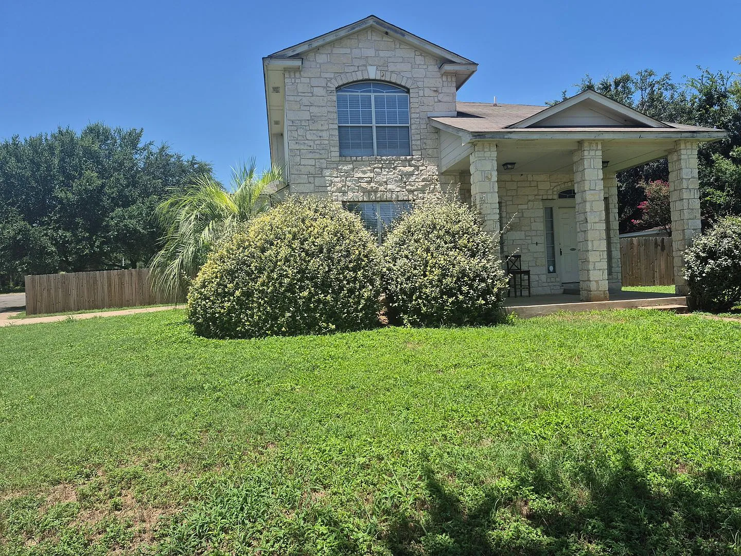 Spacious 3 bd home in a wonderful community. — Photo 3