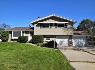325 Vande Hei Rd, Green Bay, WI 54301