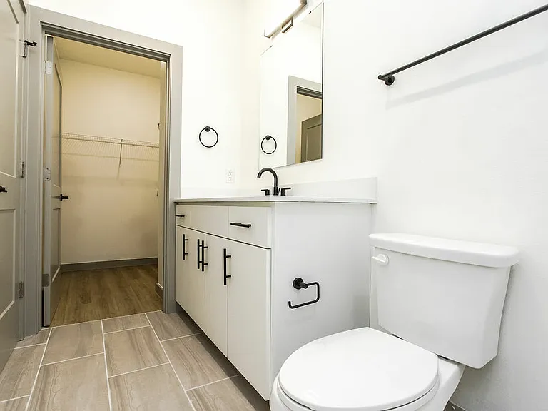 4001 Roseland Ave — Photo 20