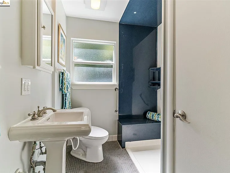 1001 Elm Ct — Photo 8