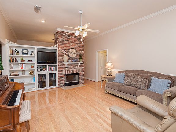 Living Room, Built Ins