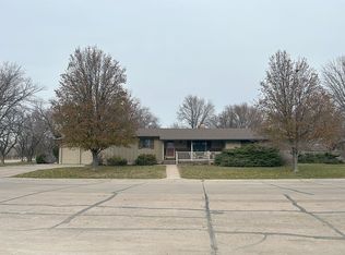 302 Park Rd, Hesston, KS 67062