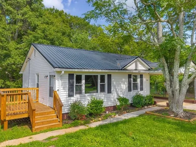 266 Randall St — Photo 1