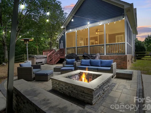 342 Shoreline Pkwy, Tega Cay, SC 29708