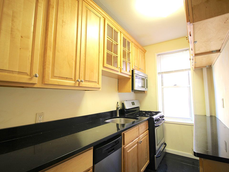 2nd image of 350 E 30th St APT 3A