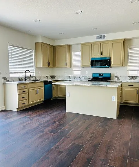 29050 Alicante Ave — Photo 2
