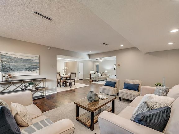 3rd image of 3622 Knight Ln