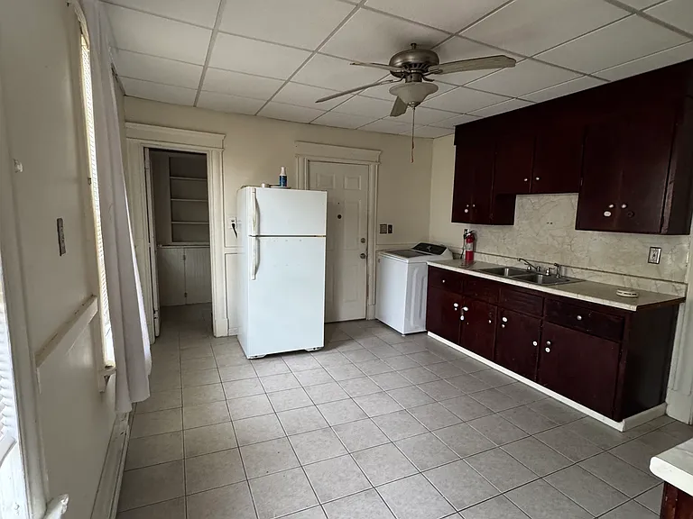 Eat in Kitchen, washer hook up and dryer hook up on third floor with unit.