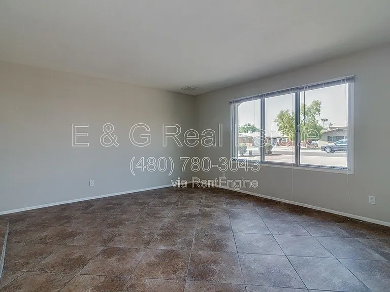137 E Riviera Dr — Photo 3