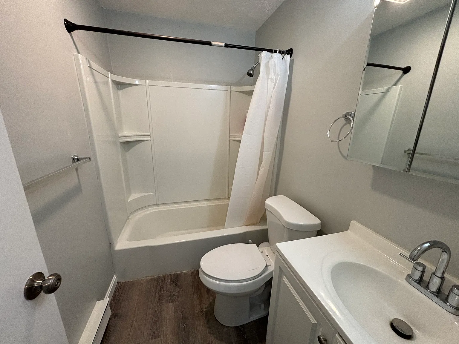 2 bed, $1,949 — Photo 2